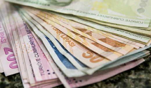 ️بانک مرکزی ترکیه برای جلوگیری از ریزش بیشتر لیر بین یک تا ۱.۵ میلیارد دلار به بازار ارز این کشور تزریق کرد./ خبرآنلاین