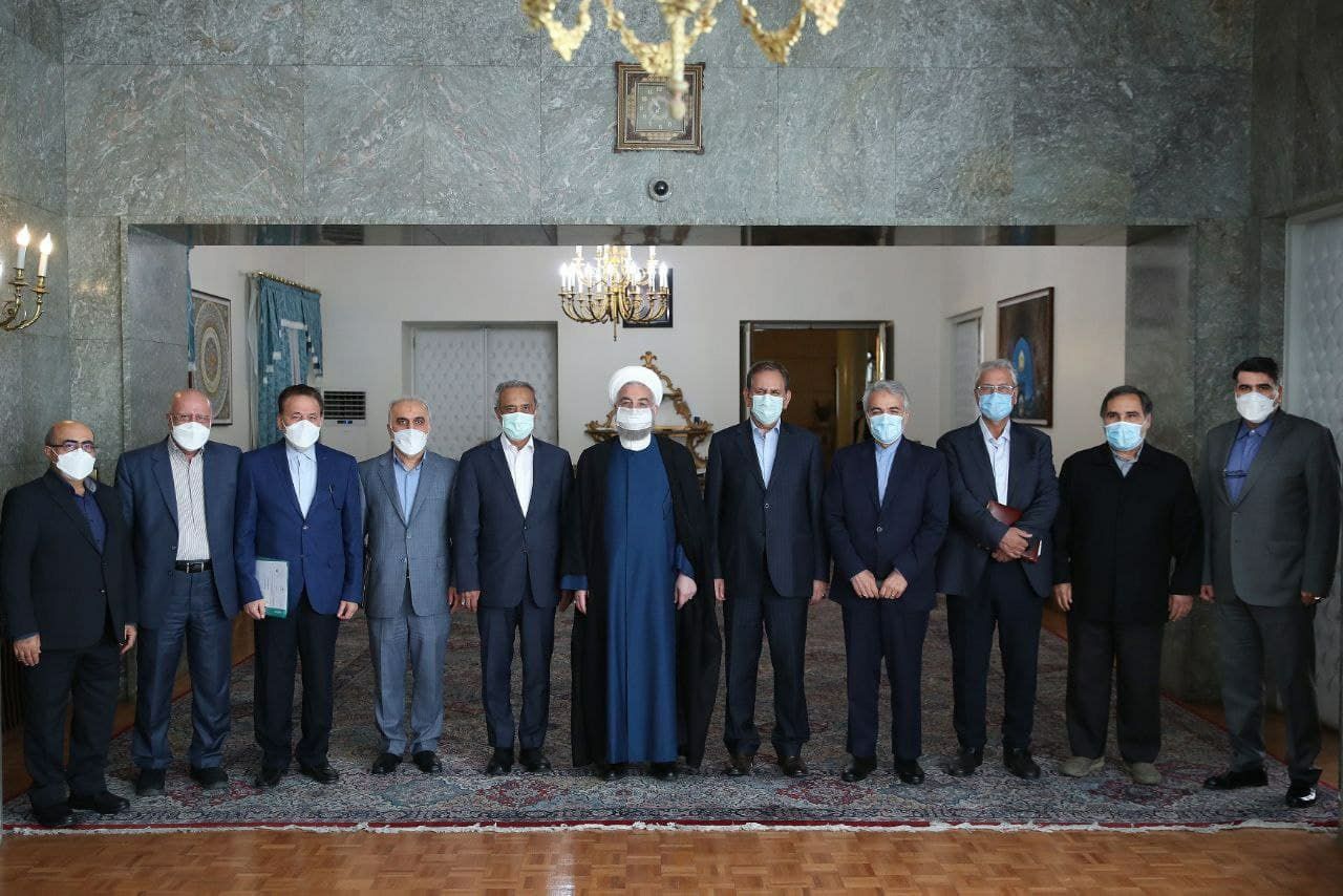 ️عکس یادگاری حسن روحانی با اعضای تیم اقتصادی خود، در پایان آخرین جلسه ستاد اقتصادی دولت
