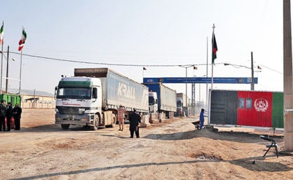 تردد کامیون‌های ترانزیتی در مرزهای افغانستان جریان دارد/ طالبان امنیت رانندگان را تضمین کرده است