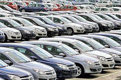 نماینده مجلس: انبارها پر از خودرو و خودروسازان دنبال مجوز افزایش قیمت